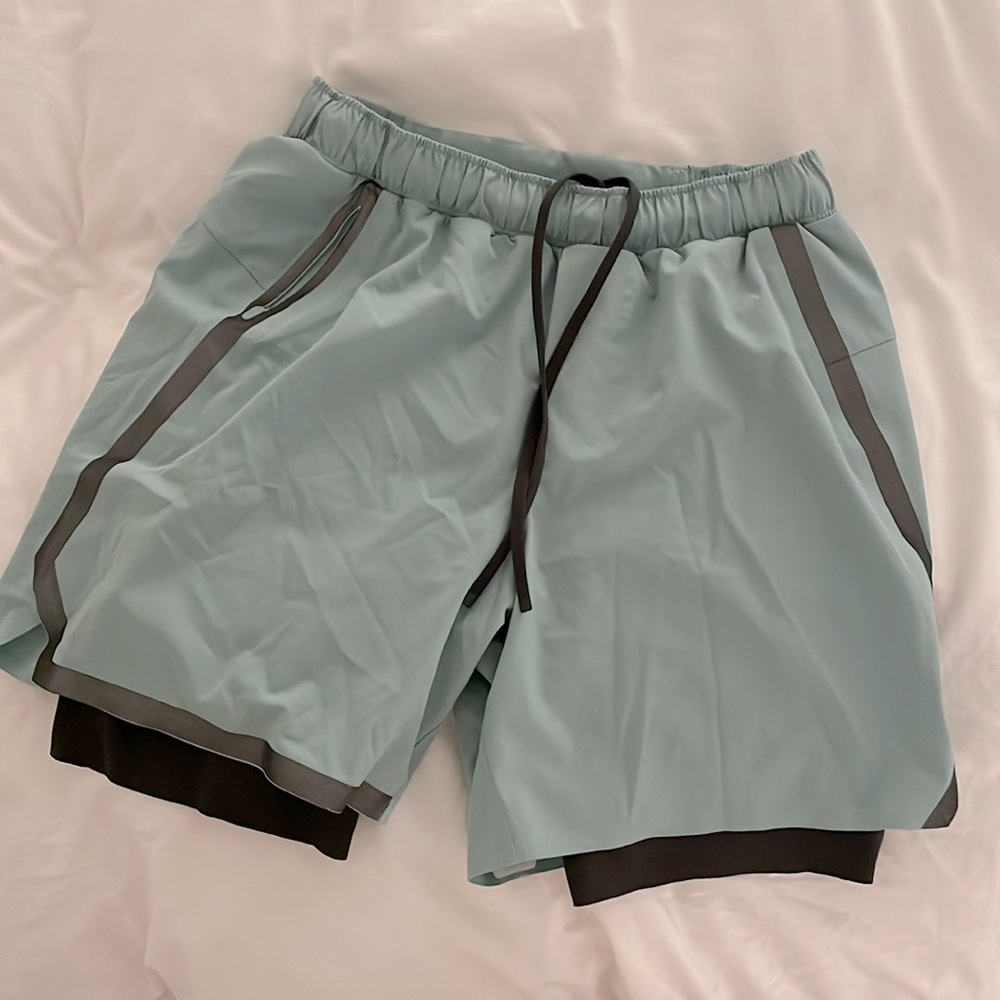 Lululemon 6” surge running shorts small